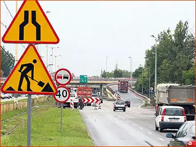 znak A-13 obustronne zwężenie jezdni