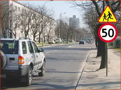 znak A-17 i B-33 zwolnij i uważaj na dzieci