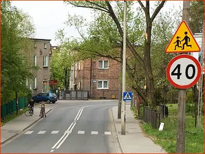 znak A-17 i B-33 ograniczenie do 40 km/h ze względu na dzieci