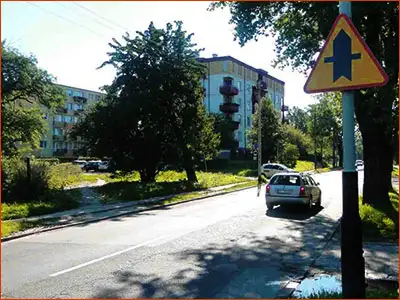 Znak A-6a rzadko widziany znak A-6a na ulicy miasta