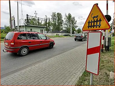 znak A-9 i słupek G-1c znak A-9 ze słupkiem wskaźnikowym
