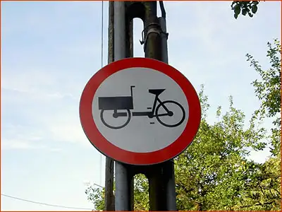 znak B-11 zakaz wjazdu m.in rowerów wielośladowych