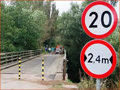 znak B-15 i B-33 dalej nie mogą jechać pojazdy o szerokości większej niż wskazana na znaku