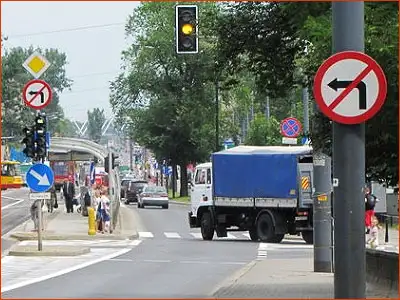 znak B-21 sygnalizacja nie zwalnia z zakazu skrętu w lewo