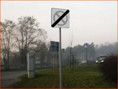 znak B-40 koniec strefy ograniczonego postoju