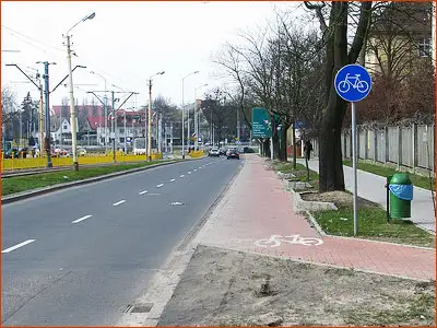 znak C-13 tutaj rowerzyście nie wolno jechać po jezdni