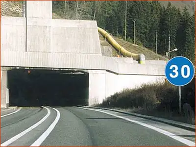 znak C-14 po minięciu znaku nie powinno się jechać mniej niż 30 km/h