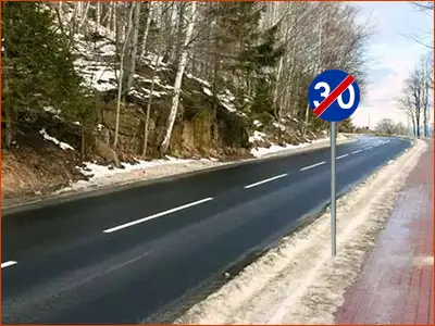 znak C-15 koniec prędkości minimalnej