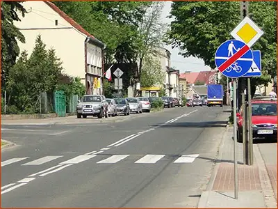 znak C-16a tutaj kończy się wspólna droga dla pieszych i rowerzystów