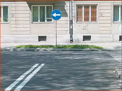 znak C-3 nakaz skrętu w lewo nie pozostawia żadnego wyboru