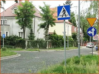 znak C-7 i A-7 na tym skrzyżowaniu niedopuszczalny jest skręt w prawo