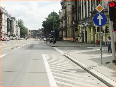znak D-1 i S-1 sygnalizacja jest ważniejsza od wskazania znaków drogowych