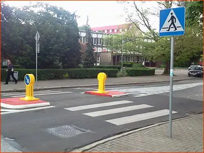 znak D-6 przejście jest rozdzielone wysepką - a więc tak naprawdę dwa przejścia