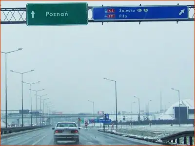 drogowskaz przed autostradą