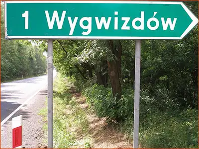 drogowskaz pokazujący odległość do miejscowości