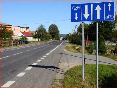 znak F-19 wyznaczone pasy ruchu dla rowerzystów