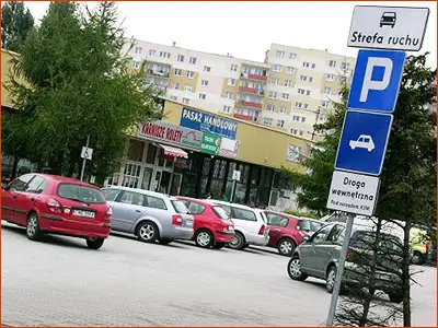 znaki F-20, D-18 i D-52 droga tylko dla samochodów osobowych