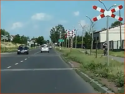 znak G-3 w tym miejscu trzeba się zatrzymać i sprawdzić, czy nie jedzie pociąg