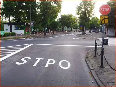 znak P-16 STOP namalowany z błędem - literówka