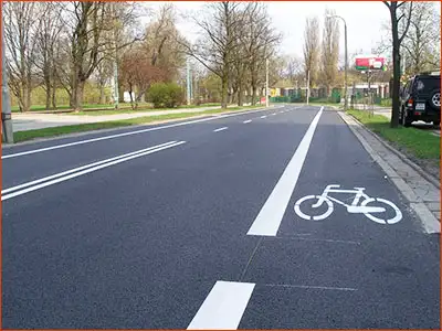 znak P-23 wydzielony z jezdni pas ruchu dla rowerzystów