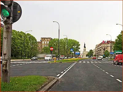 znak P-3b skręt w lewo jest tutaj zabroniony - linia ciągła