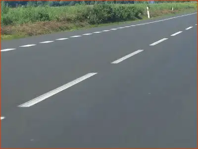 linia przerywana ostrzegawcza - zaraz będzie linia ciągła