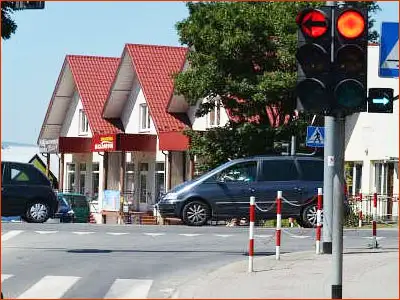 sygnalizator S-2 i S-3d zakaz jazdy prosto i w lewo - wolno za to skręcić w prawo
